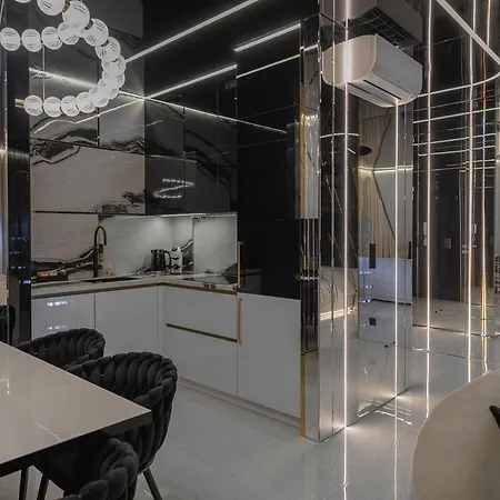 Nana Black&white Lux